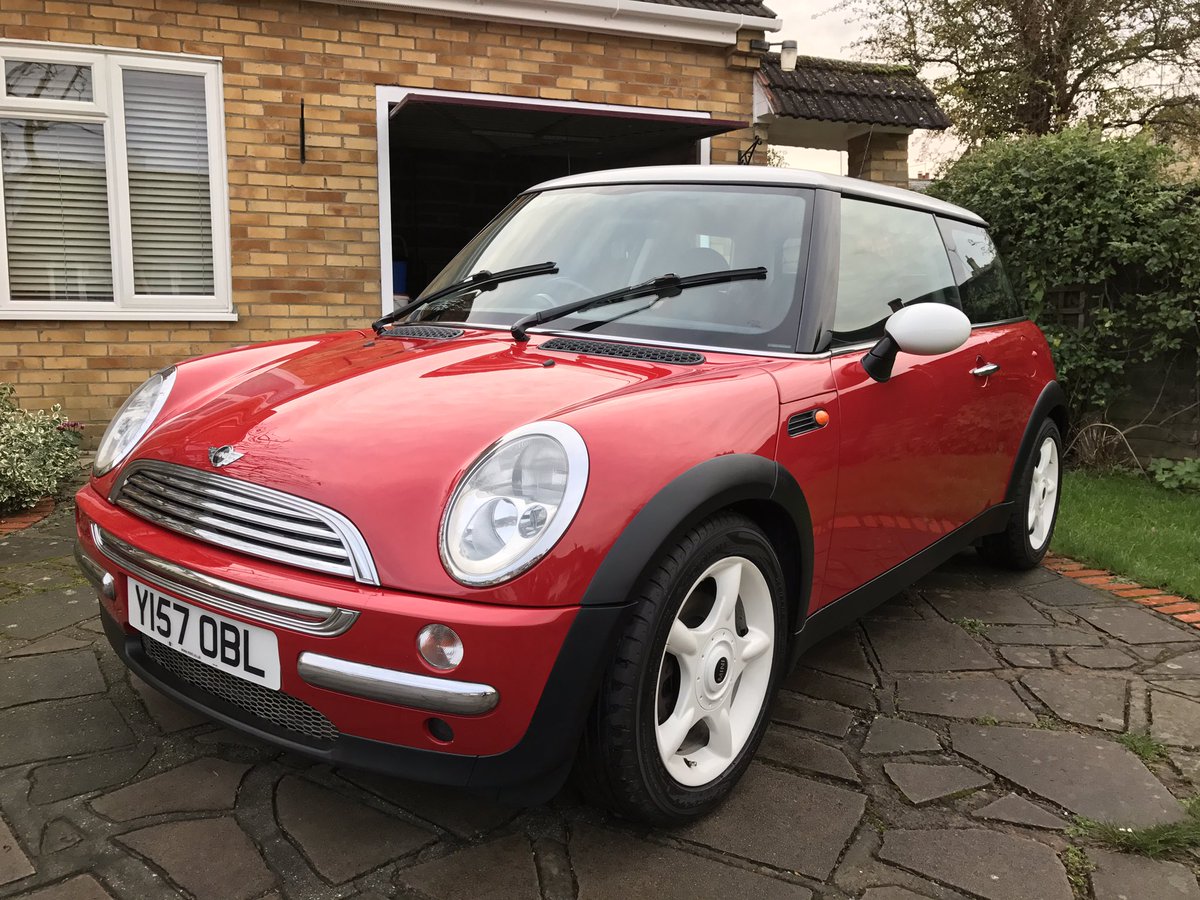 TMotoringMartyn's tweet photo. The new paint is still looking stunning, but my @MINIUK #projectcooper is now it's properly protected for winter thanks to @SamStants https://t.co/pPMuL259ak