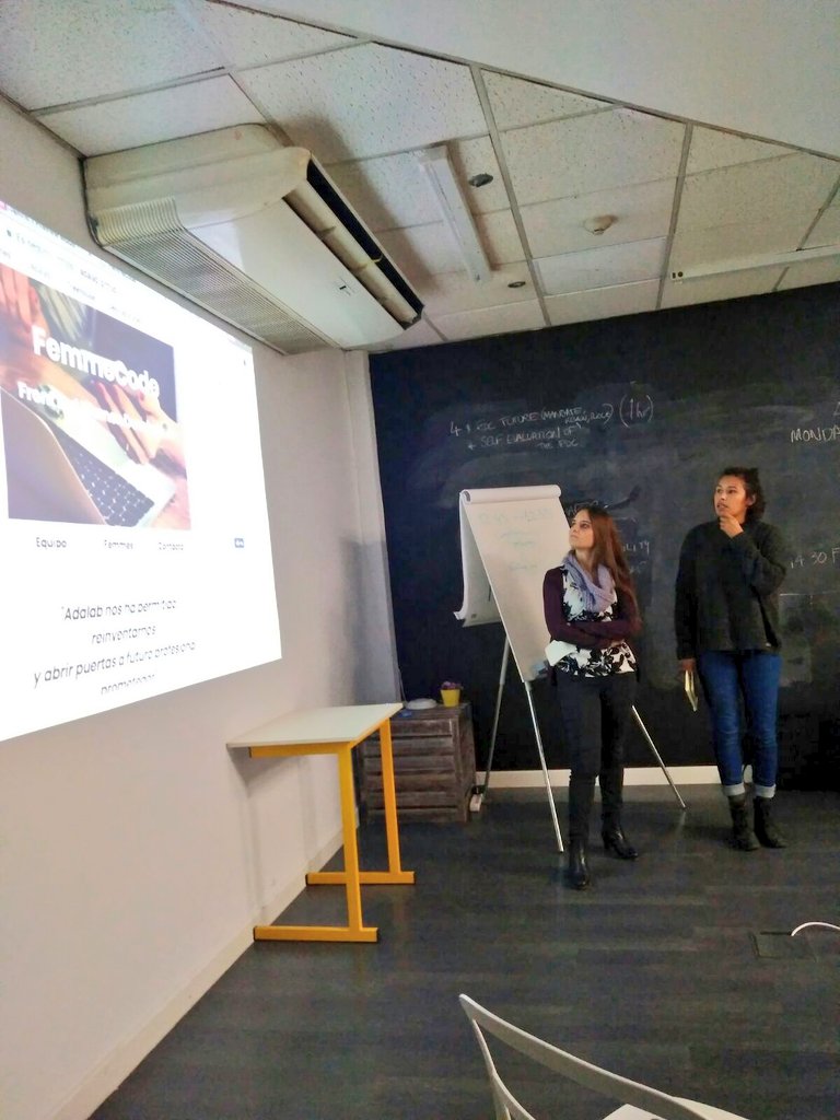 Adalab_Digital's tweet photo. Cerramos las demos del sprint1 de #adalab con el equipo #femmecode y solo podemos decir una cosa: que orgullos@s estamos de la #Promocionclarke  !! https://t.co/RWWS04puAn