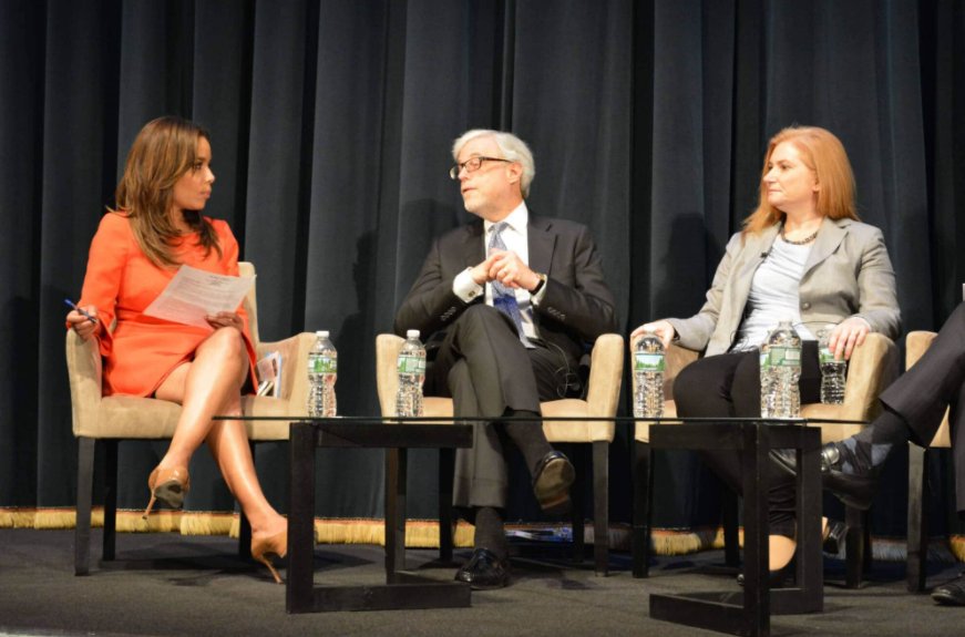 LegalweekShow's tweet photo. #FBF to #Legalweek17 w/ @ABC's  @sunny leading a discussion with the top minds in the #legal industry  from @DLA_Piper, @GECapital, @MetLife and @JLL https://t.co/iQ5cWtv9y2 #Legalweek18 https://t.co/qTnyFCEzyn