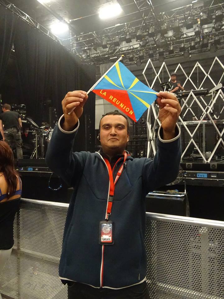 Alien_4_8_3's tweet photo. La Réunion lé là 😁😁 Merci au staff qui a été très sympa @lautrecanal #dmnancy @tokiohotel #dreammachinetour https://t.co/yuFAhjdogf