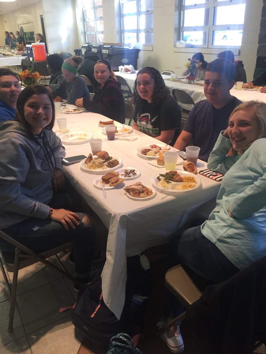 MEADECOUNTYHIGH's tweet photo. Great day to be a member of @meadeffa -- Annual Thanksgiving Celebration. Thanks to the many agriculturists who make this holiday so delicious! https://t.co/8r5ythfjJl