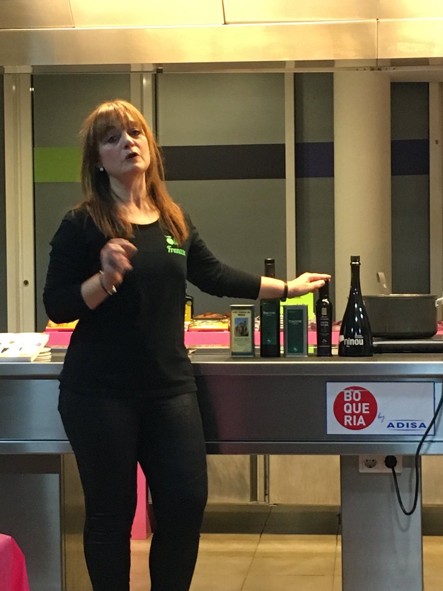 BlogHedonista's tweet photo. Degustación de #aove con #olivesfrancesc en el aula #gastronomica de #laboqueria #barcelona #ninou @oleumflumen  @mastarres #capdurdet #cerrosdeubeda @Torclum https://t.co/CYBQnOZ2Uy