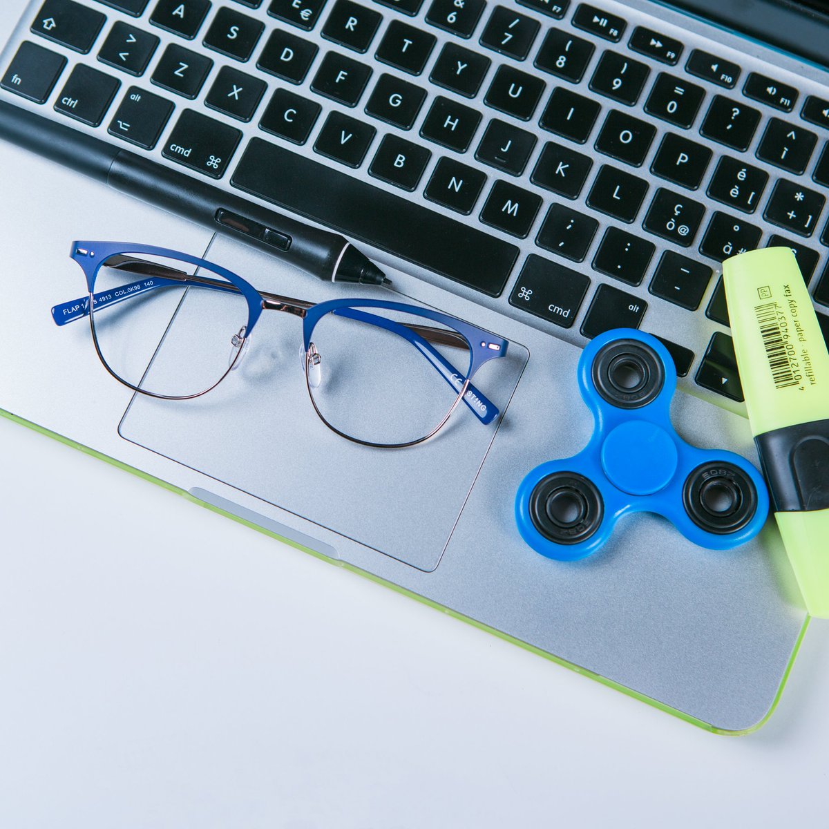 StingEyewear's tweet photo. A skuola con stile!
#Flap1 #fingerspinner #fidgetspinner #StingEyewear #occhiali #computer #scuola #School2017 https://t.co/Fzw0j44BRg