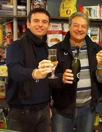 FabriCecchetti's tweet photo. E’ folle essere minacciati e aggrediti in Comune mentre si lavora per aiutare i propri cittadini.
Massima solidarietà al vicesindaco di #MarcalloconCasone Ermanno Fusè: sono sicuro che continuerai a lavorare per il bene del nostro territorio!! https://t.co/SzyQkanny8
