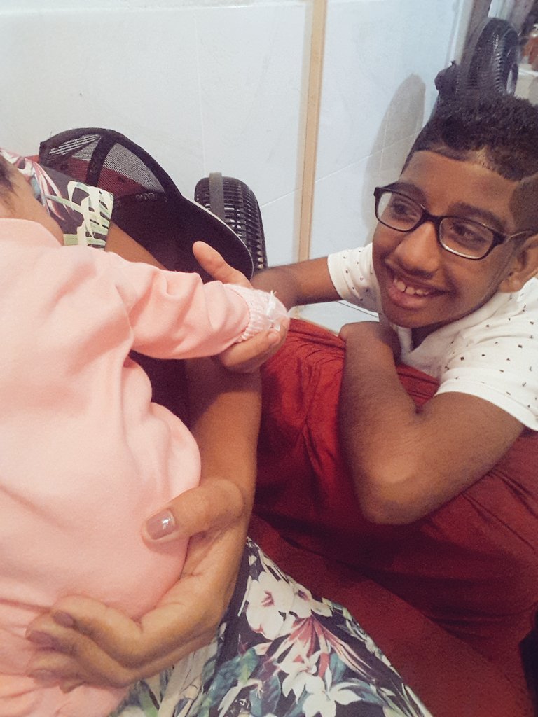 tianeguto14's tweet photo. Aquela admiração pela Irmã 😍
#AmorDeIrmãoPraIrmãSim
#MeusAmores
#MinhasVidas
#AmoMasQueTdNestaVida
#AmorUnicoEVerdadeiro
#MatoEMorroPorVcs
#MeuMundoAzulERosaSim
👧👦💙💖😍😍
#MtObrigadoDeus 🙏🙏🙌 https://t.co/yrsnVbUQYt