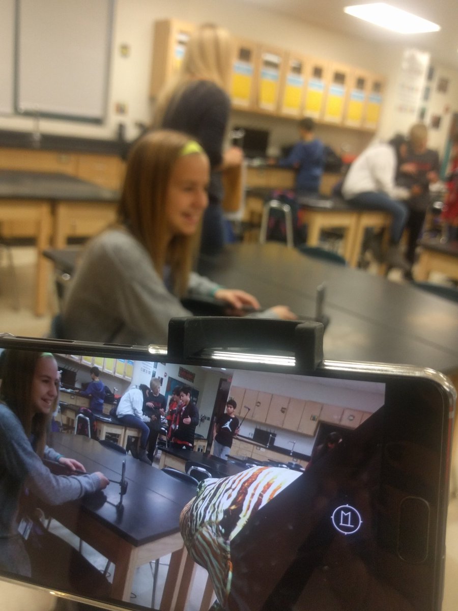 tpena0's tweet photo. Google AR Virtual fieldtrip to the solar system today! Team 7.2 is the best!  #bebrooks97@oakpark97 @GoogleForEdu https://t.co/UyBKkOfUh4