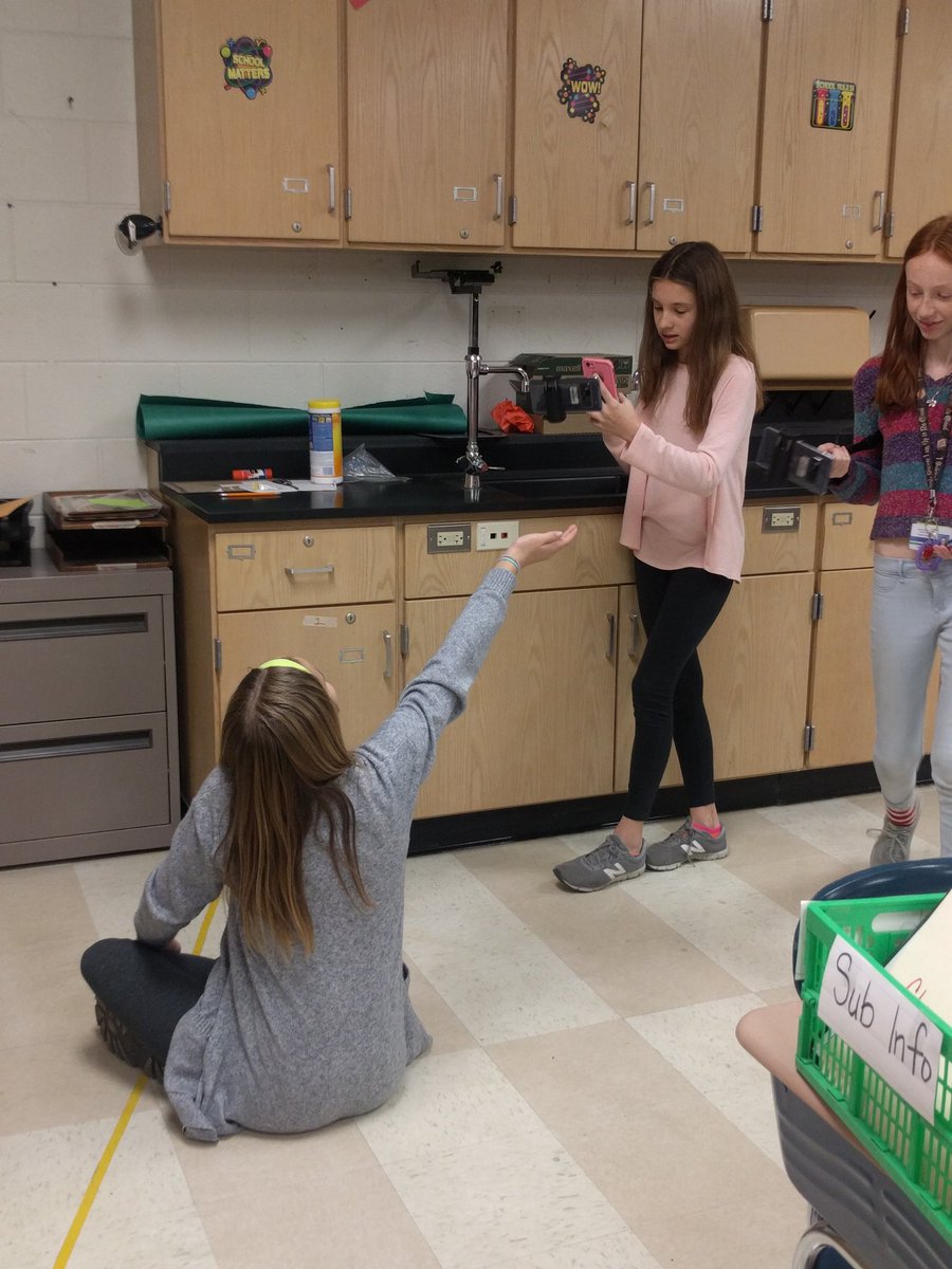 tpena0's tweet photo. Google AR Virtual fieldtrip to the solar system today! Team 7.2 is the best!  #bebrooks97@oakpark97 @GoogleForEdu https://t.co/UyBKkOfUh4