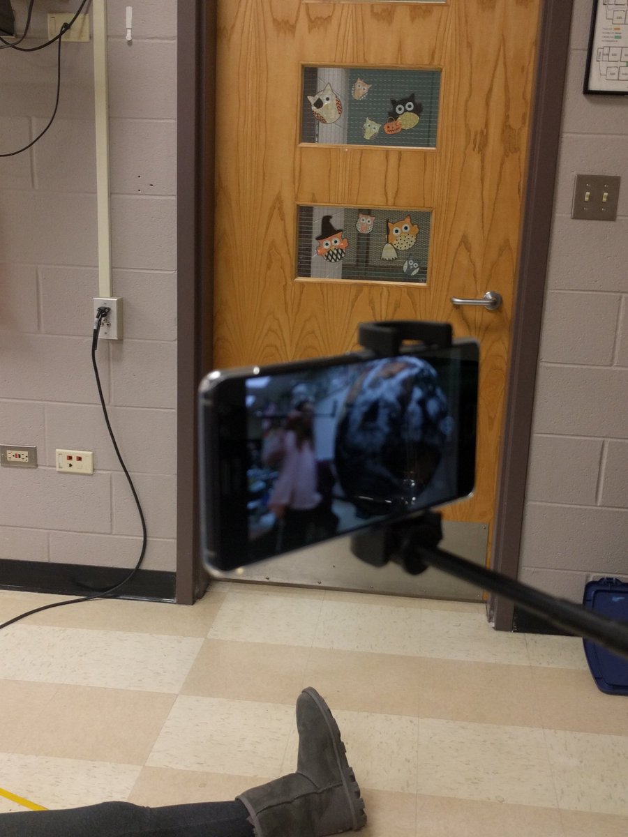 tpena0's tweet photo. Google AR Virtual fieldtrip to the solar system today! Team 7.2 is the best!  #bebrooks97@oakpark97 @GoogleForEdu https://t.co/UyBKkOfUh4