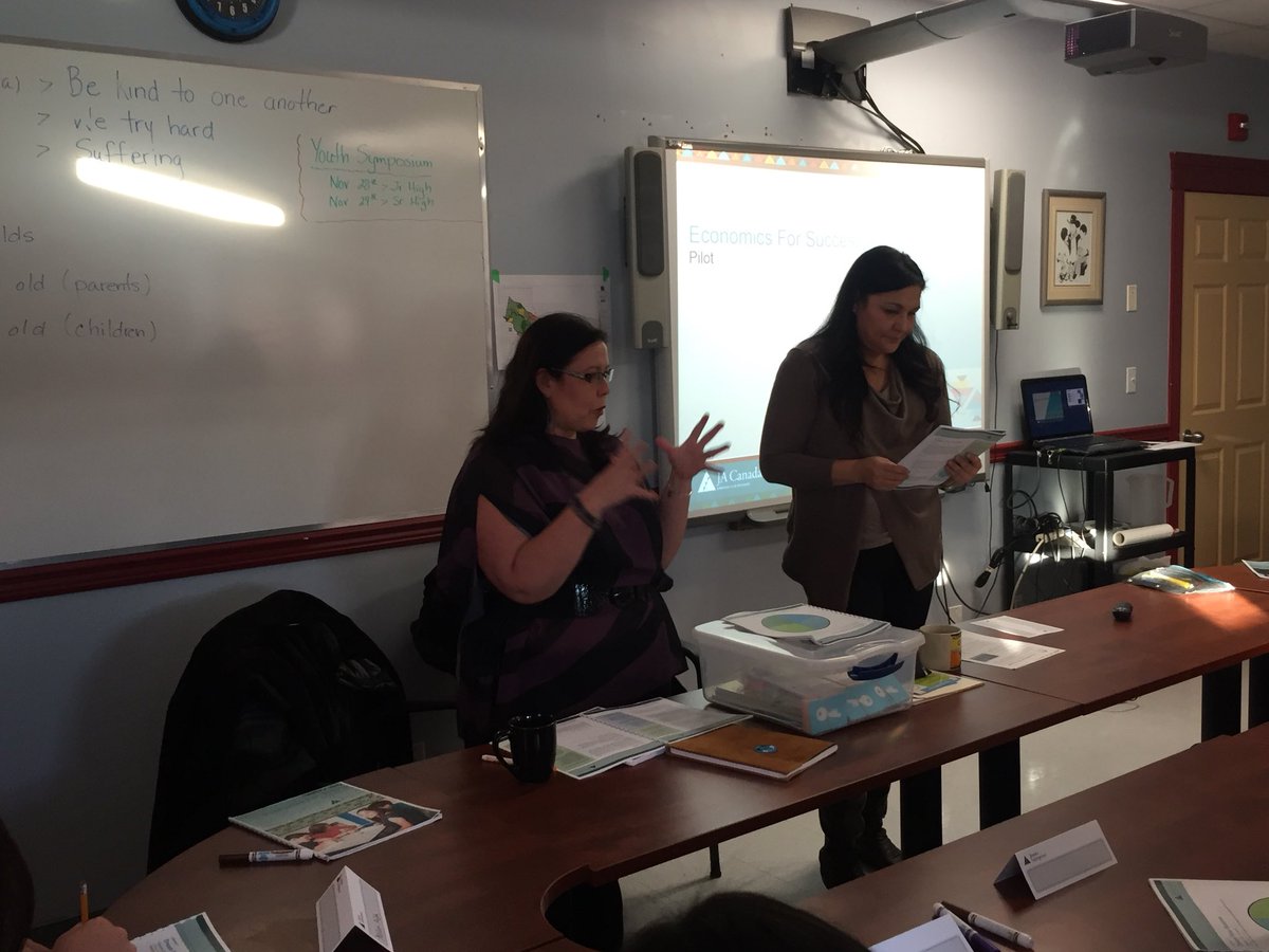 C8iveSpirit435's tweet photo. Indigenous Economics for Success , packed room here at Siksika Outreach School @JASouthAlberta #volunteers are so amazing https://t.co/a4GrSAxdxE