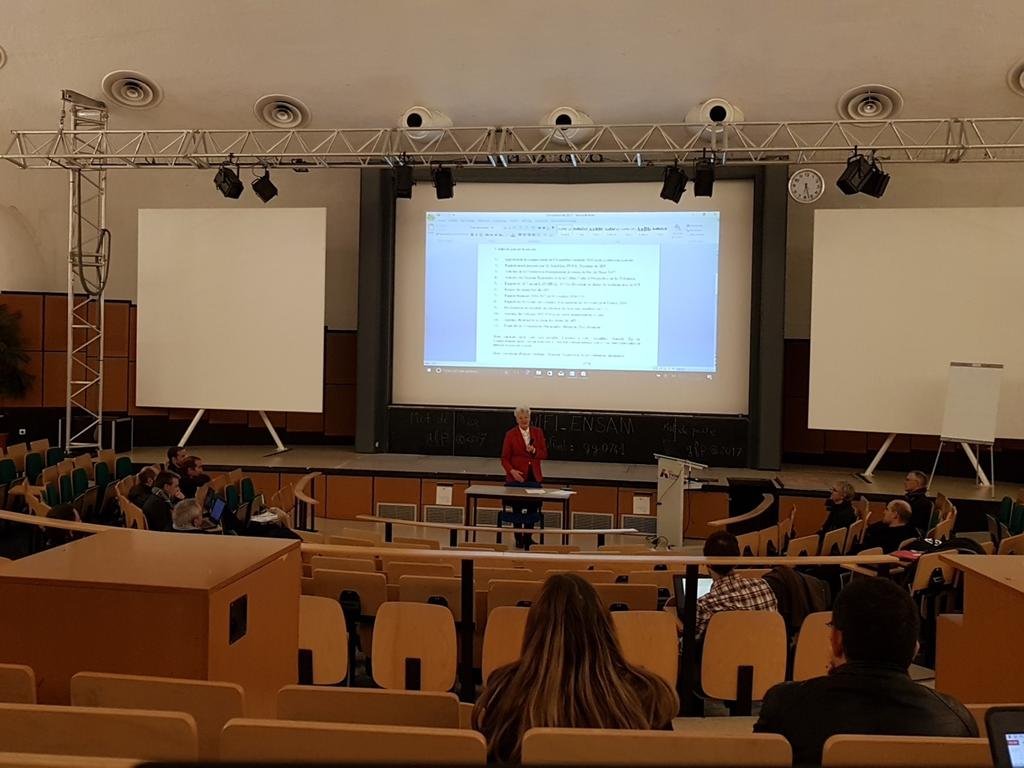 NMaRion_G's tweet photo. French Polymer Award 'Grand Prix du GFP' awarded to Francoise Laupretre #GFP2017 for her lcontribution to polymer dynamics with solid-state NMR https://t.co/cYK2WlTzt6