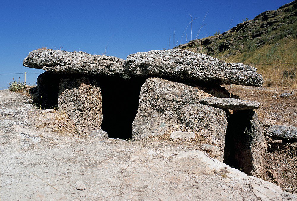 Por eso te pedimos que cuando subas un contenido relacionado con #Granada y su provincia, del que te sientas orgulloso, a tus redes lo etiquetes con #WeloveGranada y entre todos hagamos de embajadores de nuestros más queridos rincones #Granada #Turismo #RRSS