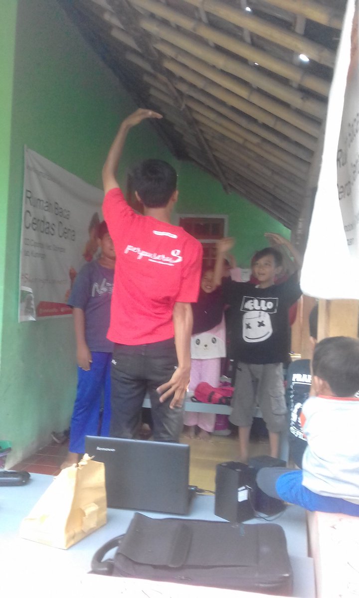mayasyaroh87's tweet photo. Senyum Berbagi, Bersinergi dengan Rumah Baca Fadillah Sukamaju. https://t.co/Qnd9B2uYIJ