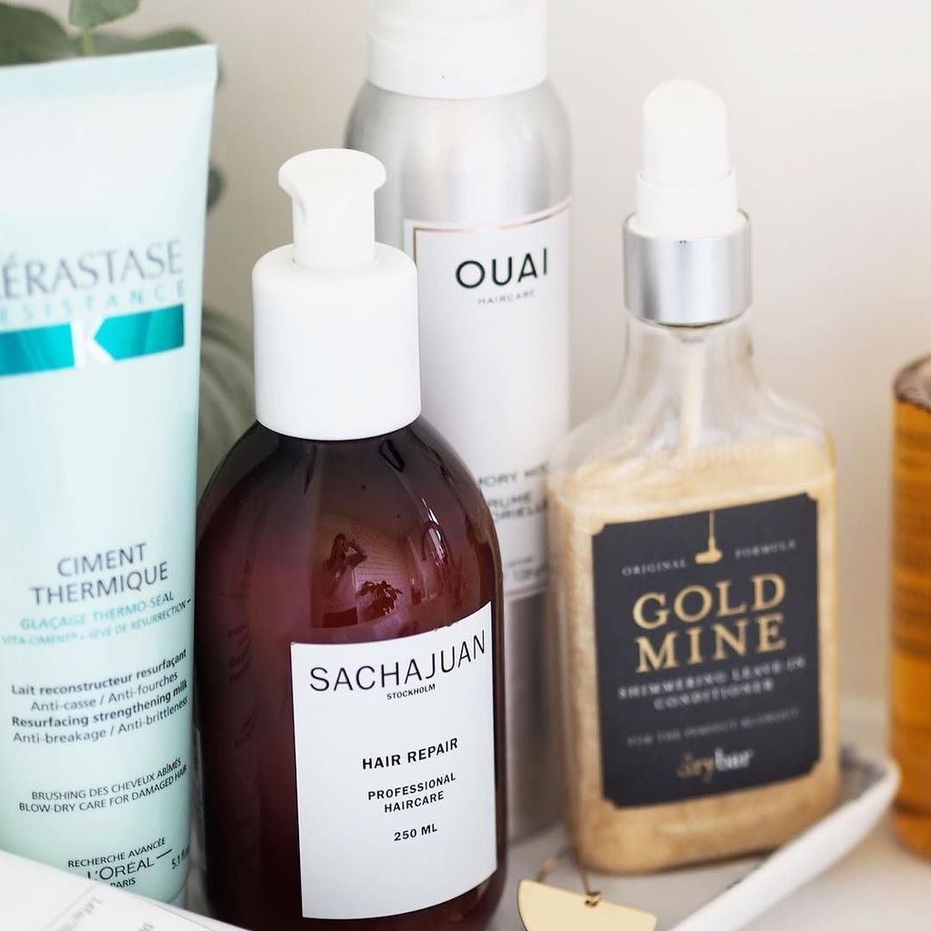 It’s official. I am OBSESSED with @sachajuan Hair Repair! It’s perfect for healing those split ends, specially when you’re saving your pennies for Christmas shopping and cocktails 🍸🎁 Are you with me? 😏😏
.
.
.
.
.
.
#bbloggers #lbloggers #fbloggers #sachajuan #escentual #…