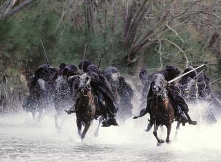 かつて人間の王であったナズグルこと黒の乗り手の皆さん。 今は指輪を