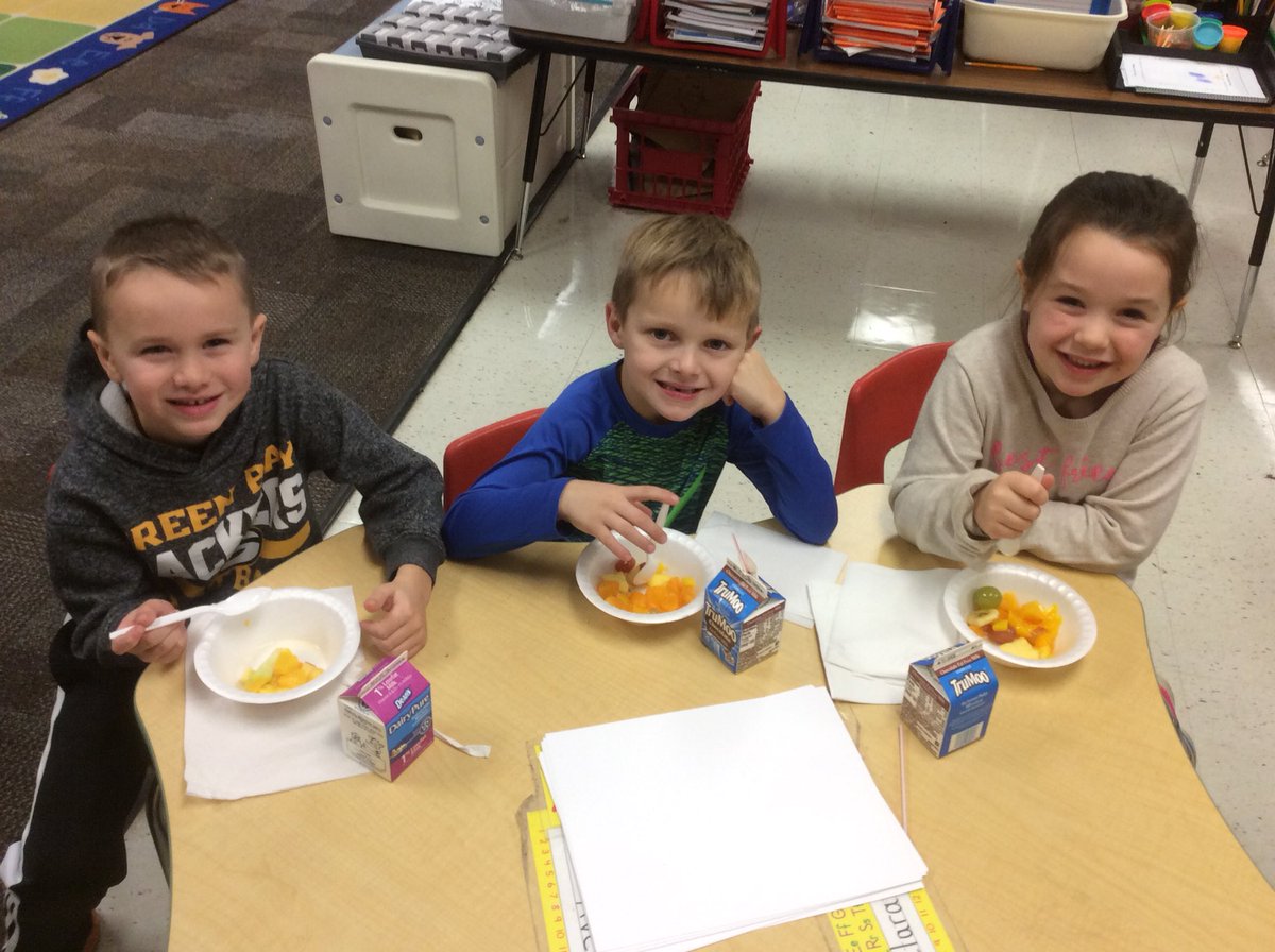 jschool50's tweet photo. @PCSD_SS “Gobbling” up our friendship salad.#raiderstrong https://t.co/I5kQfmUqtr
