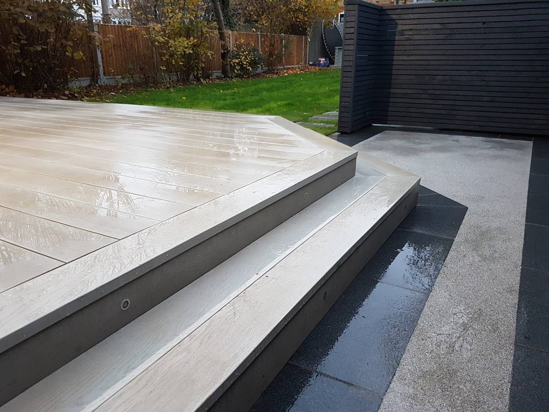 Adsungroup's tweet photo. #millboard #decking , grey #granite #paving and grey #resinbound #barbeque area with #bespoke #timber #screening completed in #Totteridge 
@Millboard_UK https://t.co/st799DcT4r