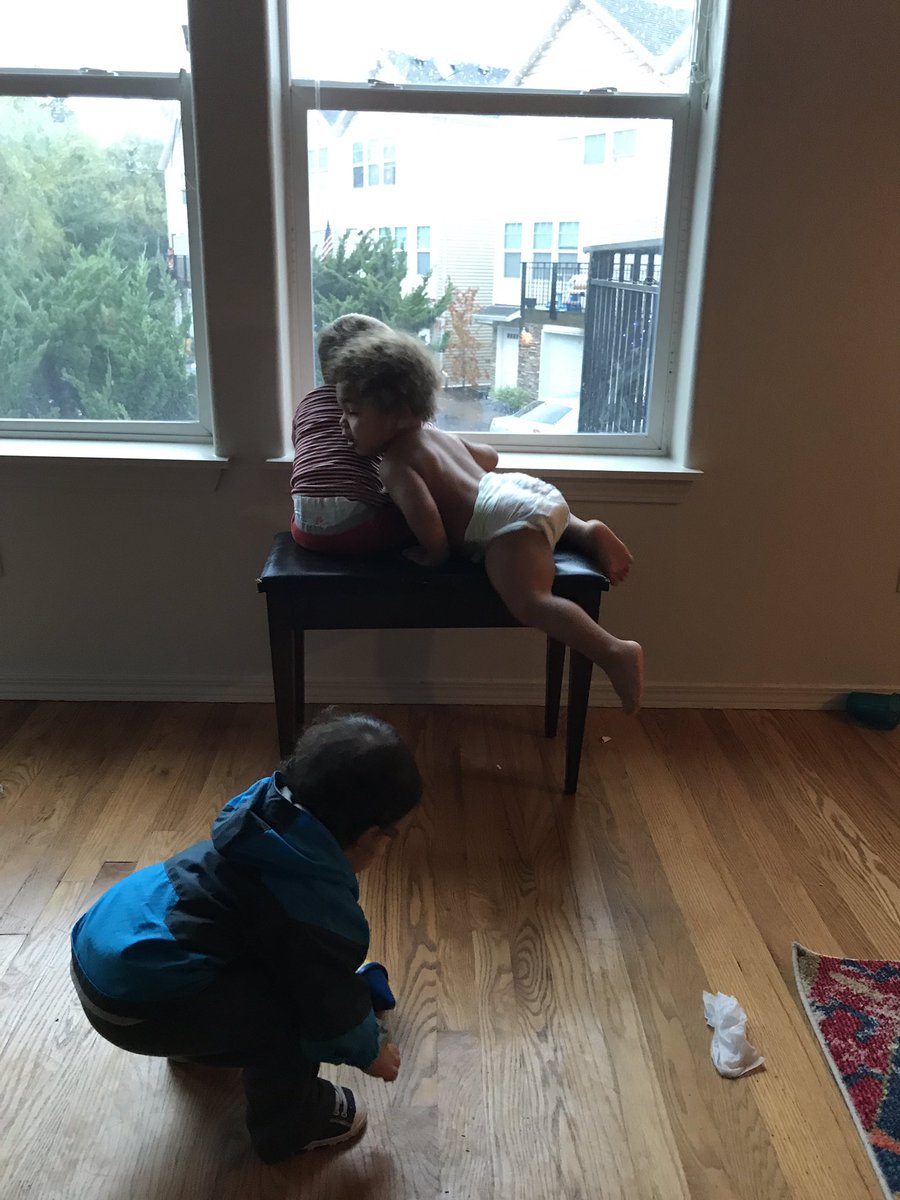NatalieKiyah's tweet photo. Welcome, Tuesday.
#virtualtriplets #iranoutofmilk https://t.co/q3tWgDHgeO