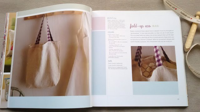 AureasKitchen's tweet photo. Post sobre unos de los libros de mi biblioteca: I love Patchwork de @iheartlinen 
#book #patchwork #ilovepatchwork #blog #blogpost #blogger #quilting #aureaskitchensews #edredon #mibiblioteca #bookworm #sewingbooks https://t.co/JoBWZi04BB https://t.co/ZzPzCTeQAZ