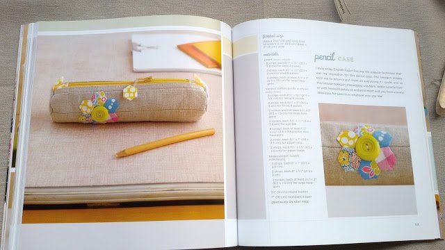 AureasKitchen's tweet photo. Post sobre unos de los libros de mi biblioteca: I love Patchwork de @iheartlinen 
#book #patchwork #ilovepatchwork #blog #blogpost #blogger #quilting #aureaskitchensews #edredon #mibiblioteca #bookworm #sewingbooks https://t.co/JoBWZi04BB https://t.co/ZzPzCTeQAZ