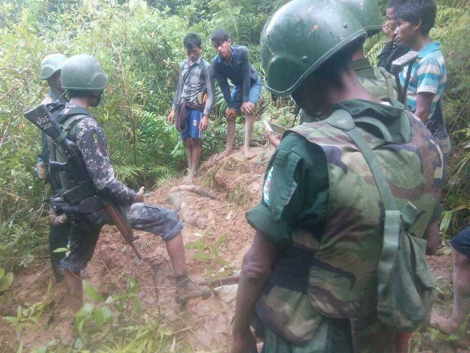 Kothinn67Ko's tweet photo. #Myanmar army found a hidden grave of Dynek children brutally killed by Rohingya Muslims in #Mayyu Mountain in #Maungdaw 
Why UN in silence? https://t.co/XVz2C0ETTi