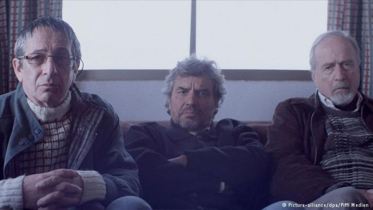 Fabula_prod's tweet photo. En el #DiaDelCineChileno, vota por #ElClub para que sea exhibida en TVN el sábado 25 de noviembre. ¡Participa aquí! https://t.co/klu3RIvAvV https://t.co/IMM0pLD8rg