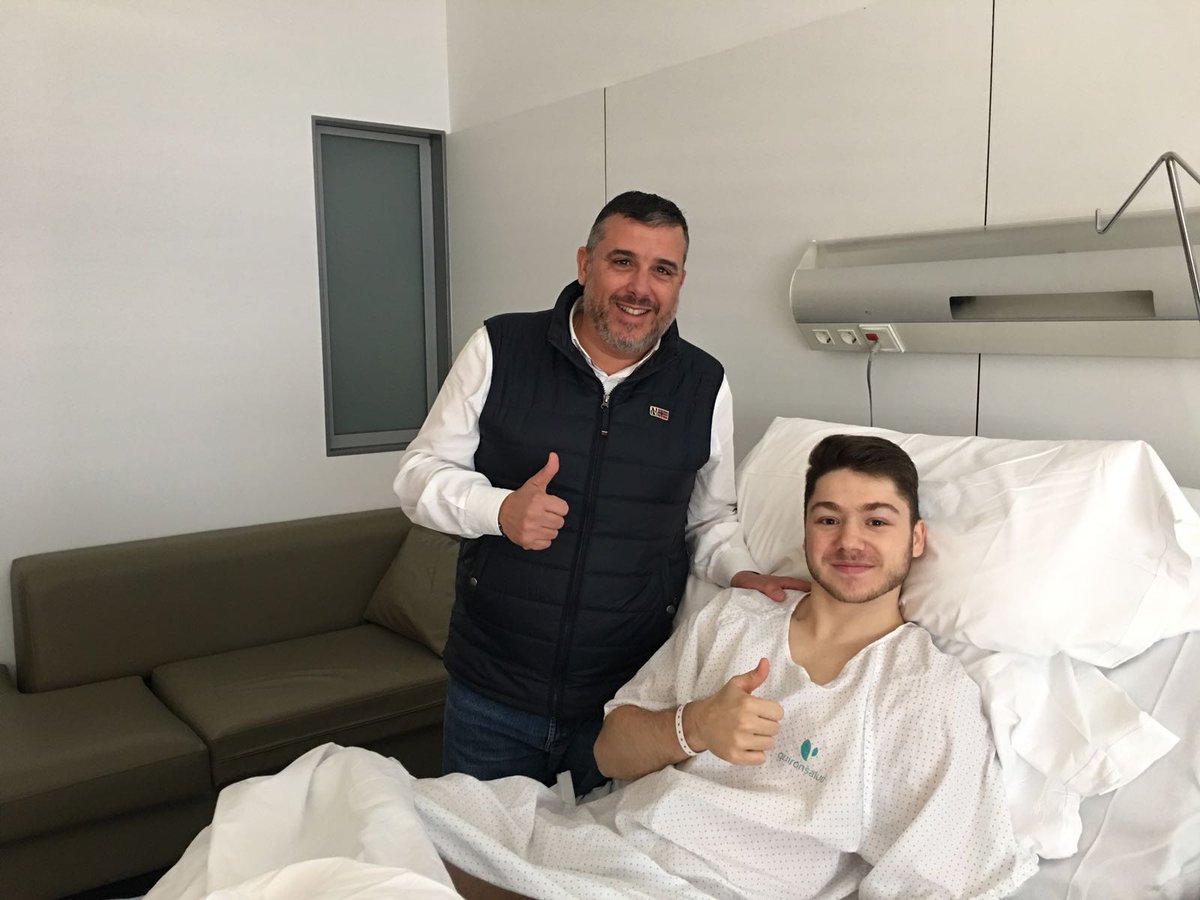 FILIAL | <a href="/besal7/">Aleix Besalduch</a> operat amb èxit de la seva greu lesió de genoll. Si l'evolució és positiva tornarà a casa entre dijous i divendres #animsbesal. Avui l'ha visitat <a href="/Jcleon69/">Juan Carlos León</a>