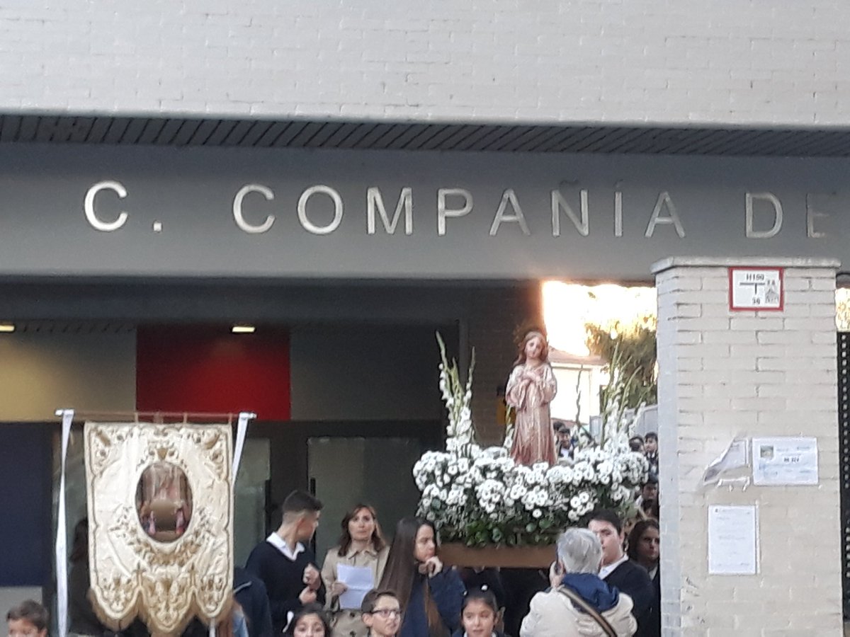 espectaculospmi's tweet photo. Esto es un no parar está mañana procesión de la niña María..en el c.compañía de María de Logroño. https://t.co/bjECnvtf1C