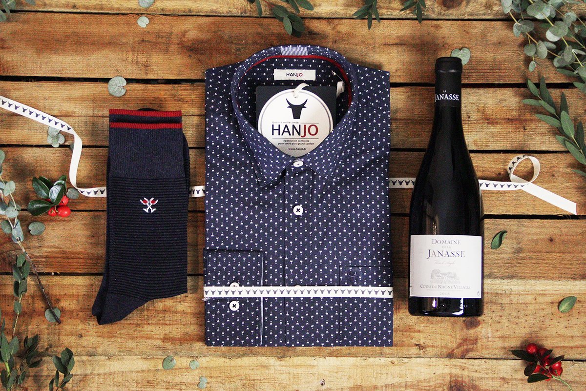 HanjoFR's tweet image. #IDEECADEAU #1 coffret #cadeu de #noel pour les amateurs de grand #vin
🍷 #Chemise motif verres ballon  🇫🇷 Chaussettes #MadeInFrance 🍷 Côtes-du-rhône-villages 2013 🌲
▶ Commandez-le aujourd'hui : bit.ly/coffret-cadeau…