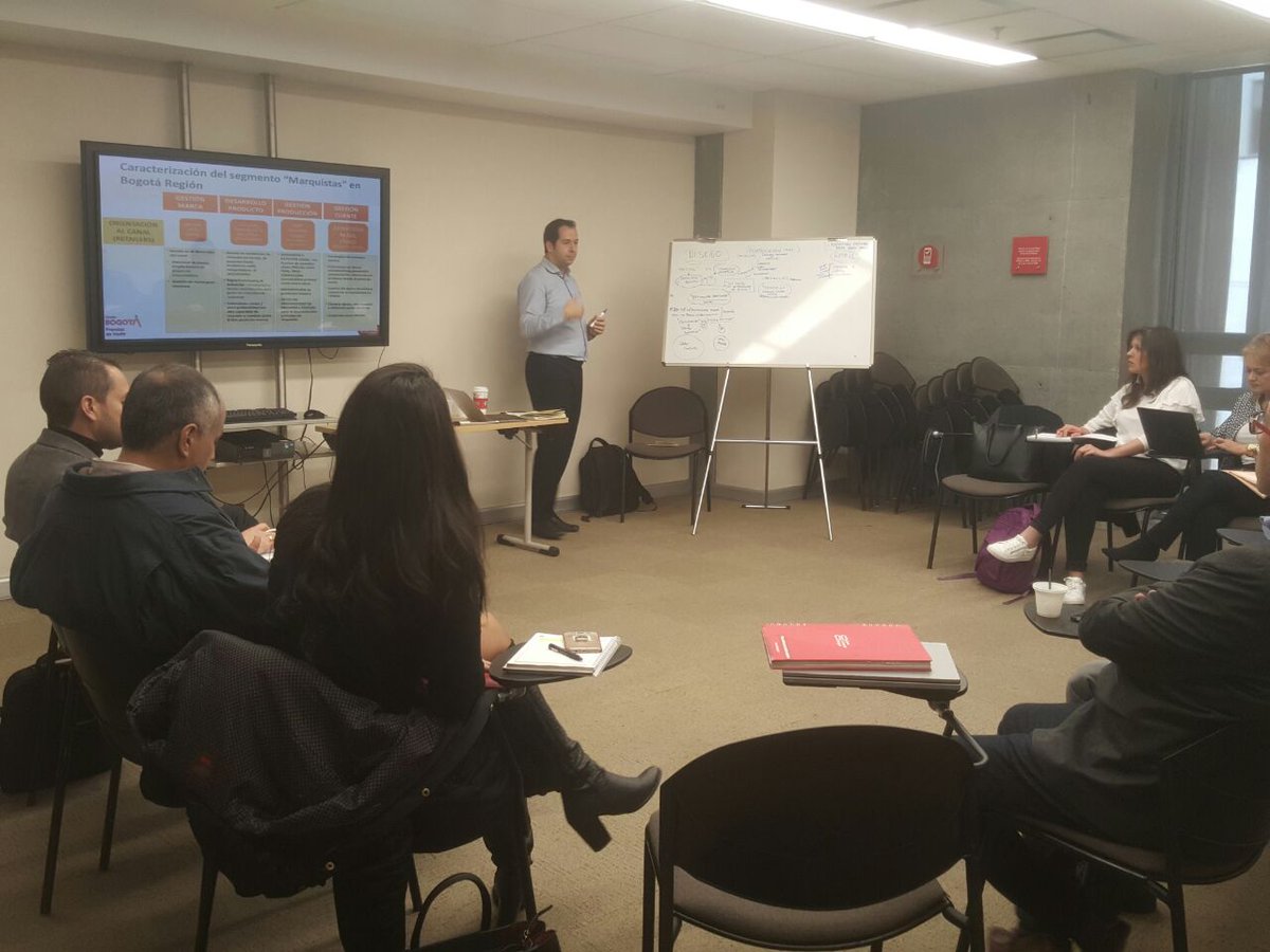 mpapell's tweet photo. @CLUSTER_DVLPMT con @camaracomerbog #cluster #prendasdevestir en grupo de trabajo de estrategia definiendo #internacionalizacion #adnmarca #diseño #businessmodel #channelless https://t.co/sMSERjHzjH