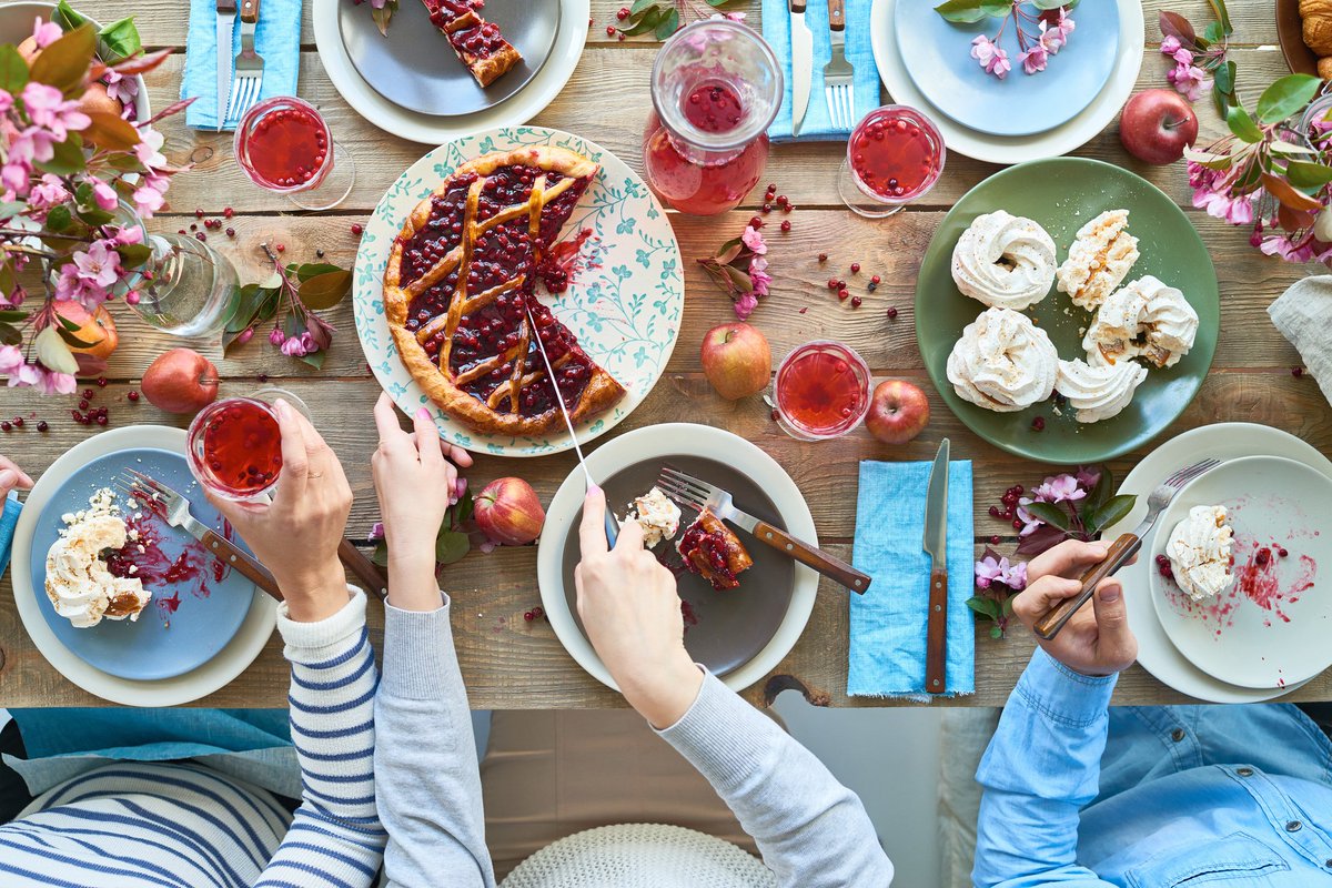 thedailymeal's tweet image. Use This Mindful Eating Trick to Conquer Every Holiday Dinner bit.ly/2zbYoth #LifeHacks #thanksgivinghack #Thanksgiving2017