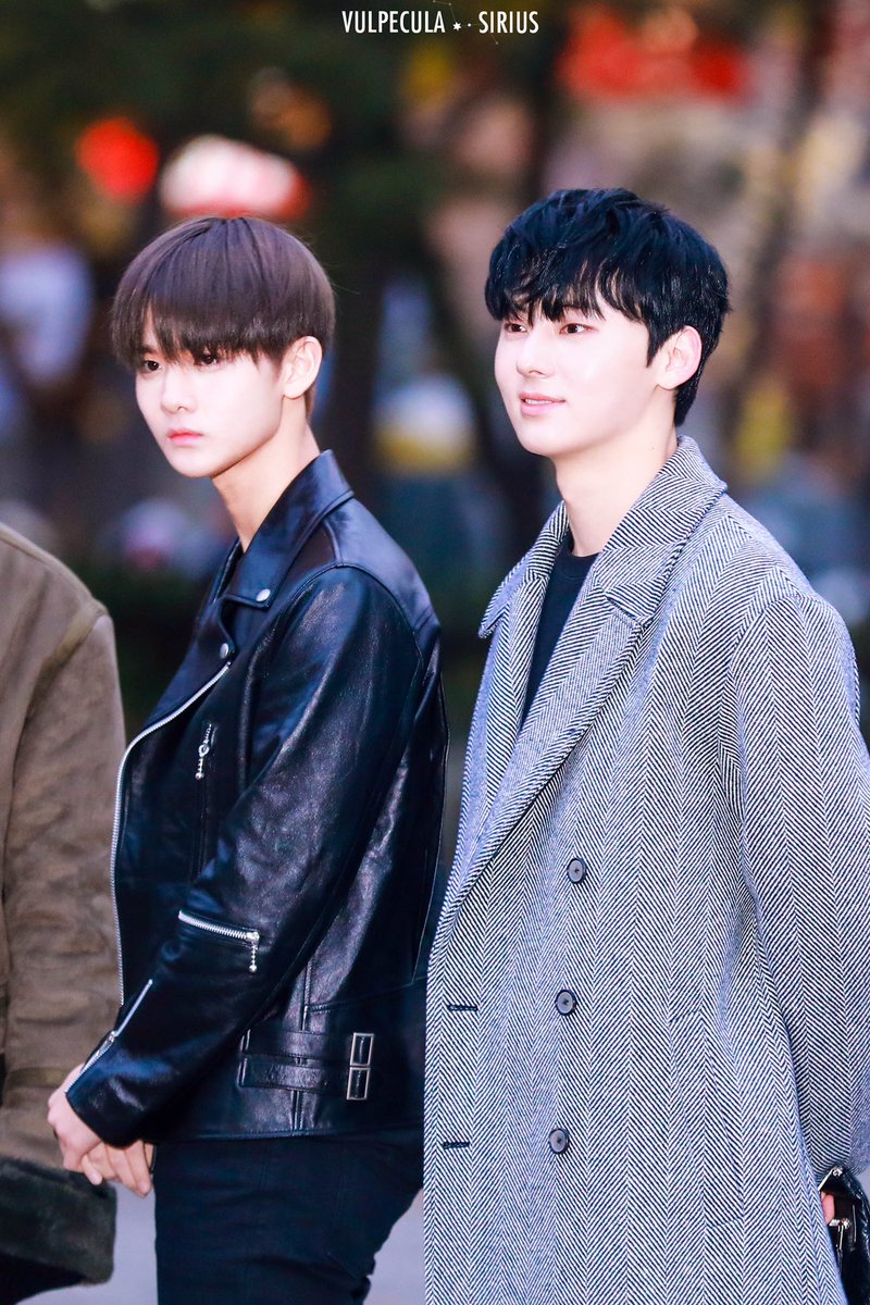 VULwithSirius's tweet photo. 171117 뮤뱅 출근 HD
📸

#배진영 #황민현 #년딥 #워나원 #baejinyoung #hwangminhyun #hwangdeep #wannaone https://t.co/Gt0Il1lf21