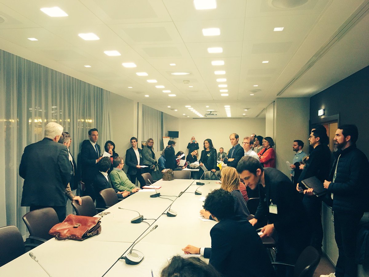 Plus de 40 structures se retrouvent à l’AN pour le premier speed-dating de l’innovation publique #semaineIP #designPP co-organisé par <a href="/vrmtvrmt/">Vraiment Vraiment</a> <a href="/PolCreativity/">Political Creativity</a> et @crea_france suivez le livetweet !