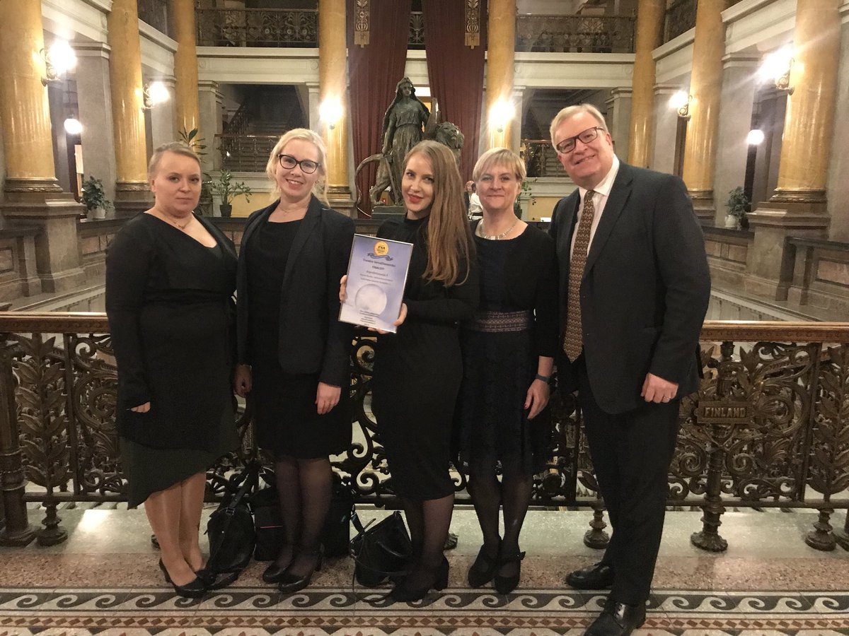 kimmorousku's tweet photo. Finnish Security Awards - #FSA2017 finalistien on helppo hymyillä! #arjentietosuoja #GDPR #TSAU #nälkä https://t.co/wyYxdHNGdt