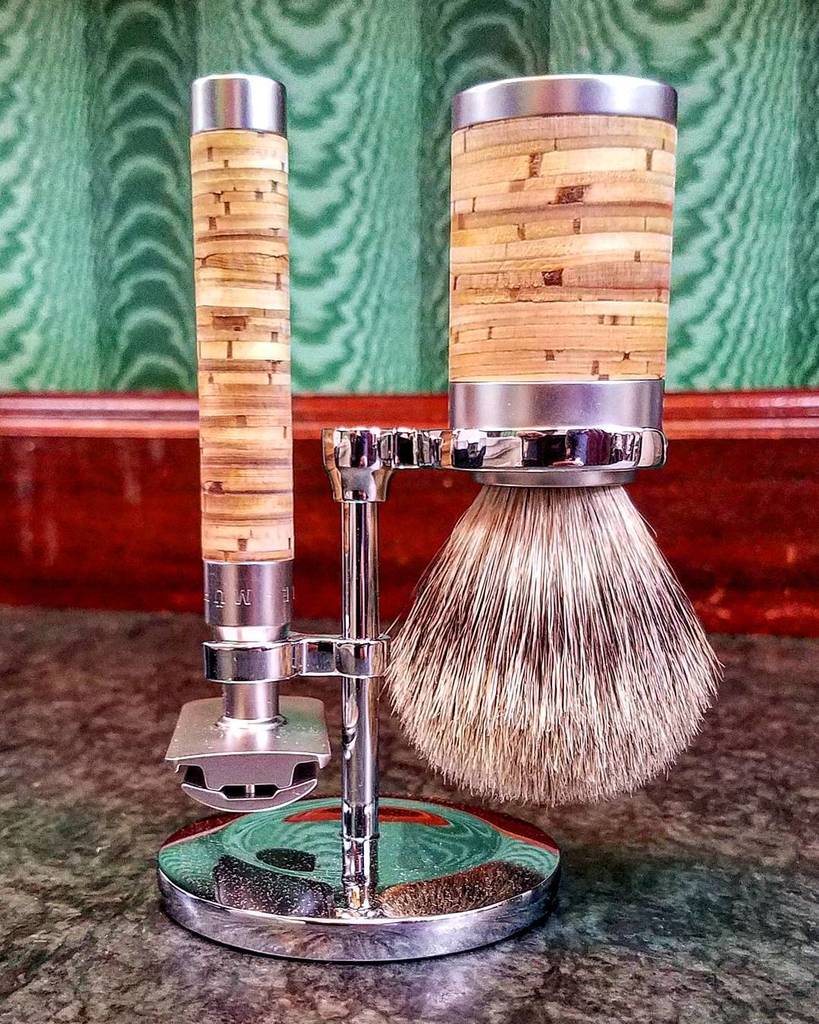 Just in: ROCCA, a handsome new design from Muhle. #shavingset #shavingbrush #safetyrazor #muhle #gentlemensbarber #classic #barbershop #barber #chicagobarber #chicago #goldcoast #magmile #900shops ift.tt/2jJKYly