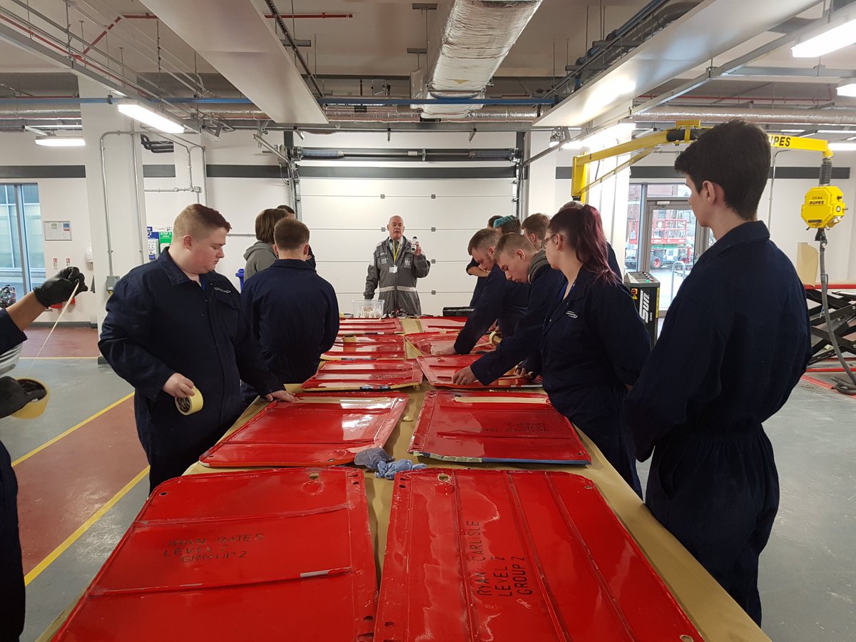 _CityGarage's tweet photo. Pat Piggott from #INDASA Abrasives delivered a master class on spray sealers to the Accident Repair Paint students today.  Big thanks to Pat and #INDASA for their continued support. #itsyourturn #Sunderlandcollege https://t.co/nvoCaE1pdv