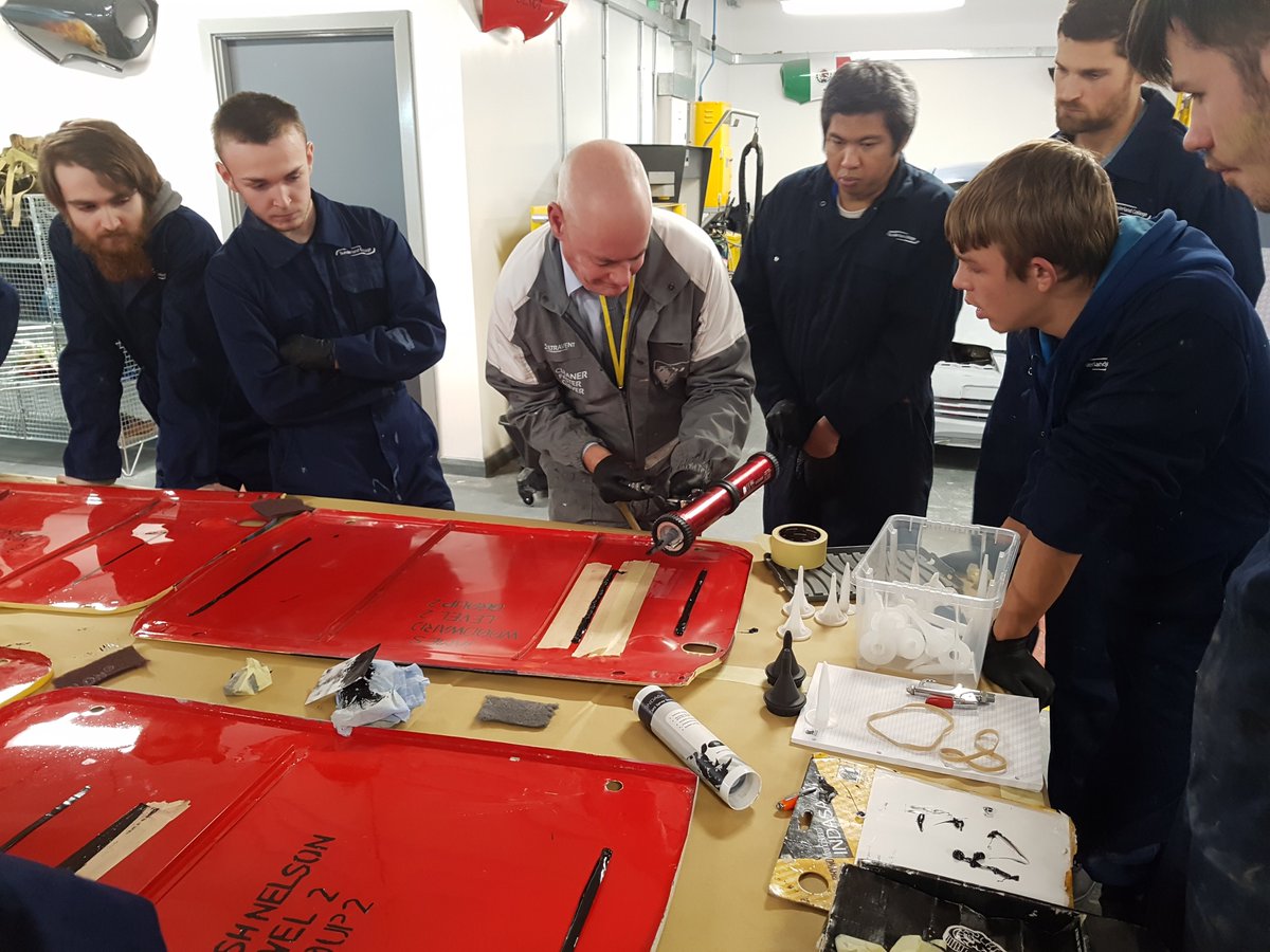 _CityGarage's tweet photo. Pat Piggott from #INDASA Abrasives delivered a master class on spray sealers to the Accident Repair Paint students today.  Big thanks to Pat and #INDASA for their continued support. #itsyourturn #Sunderlandcollege https://t.co/nvoCaE1pdv