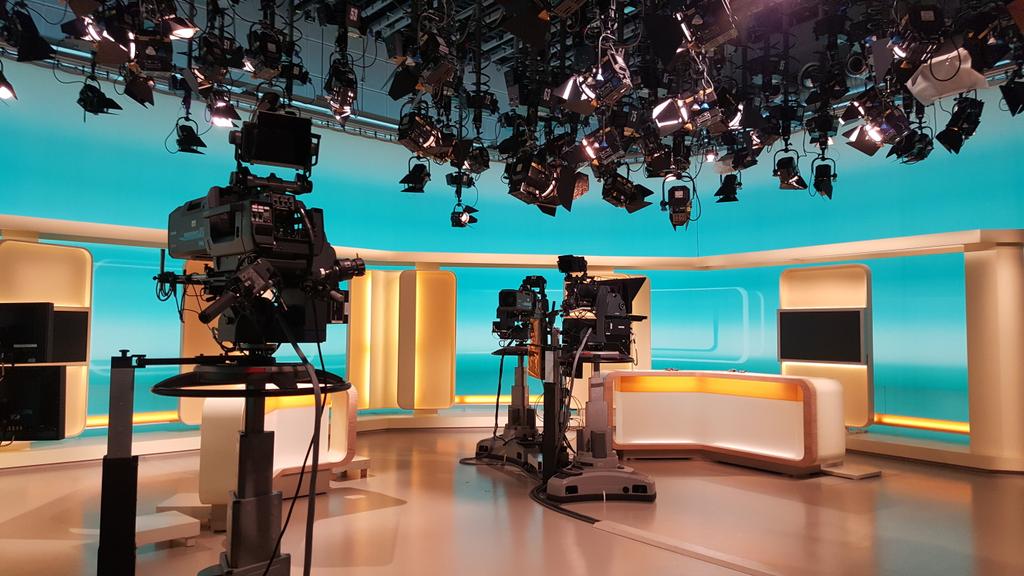 bauern_mv's tweet photo. Der FA #Öffentlichkeitsarbeit besuchte im Anschluss an die Sitzung das NDR-Rundfunkhaus. #LandwirtschaftMV https://t.co/AbAiCmdZzz