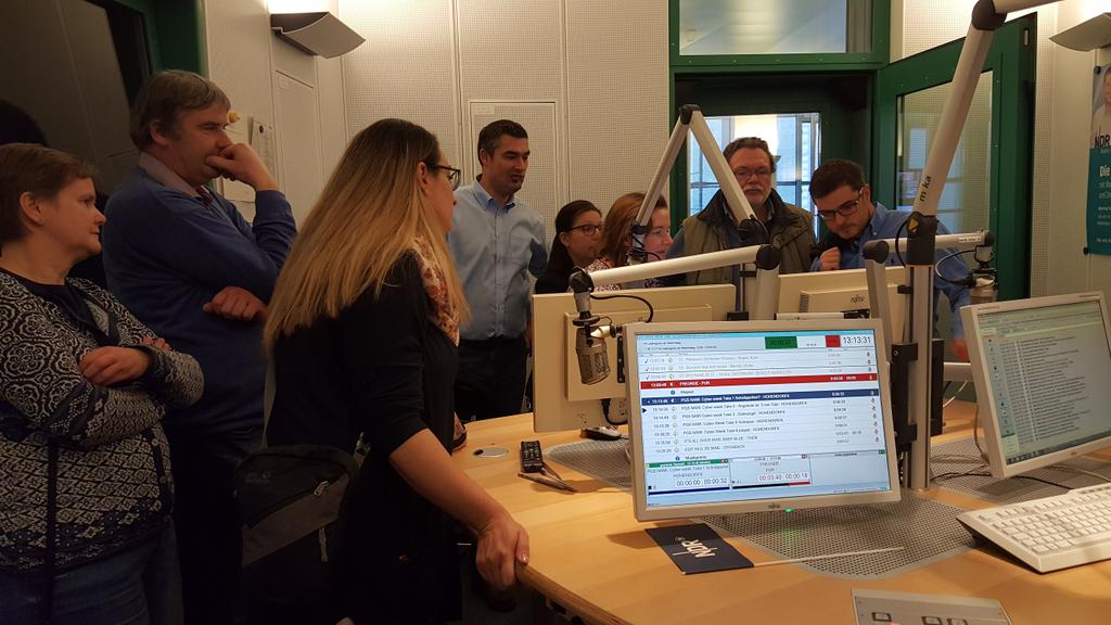bauern_mv's tweet photo. Der FA #Öffentlichkeitsarbeit besuchte im Anschluss an die Sitzung das NDR-Rundfunkhaus. #LandwirtschaftMV https://t.co/AbAiCmdZzz
