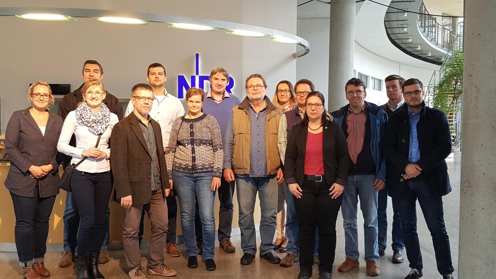 bauern_mv's tweet photo. Der FA #Öffentlichkeitsarbeit besuchte im Anschluss an die Sitzung das NDR-Rundfunkhaus. #LandwirtschaftMV https://t.co/AbAiCmdZzz