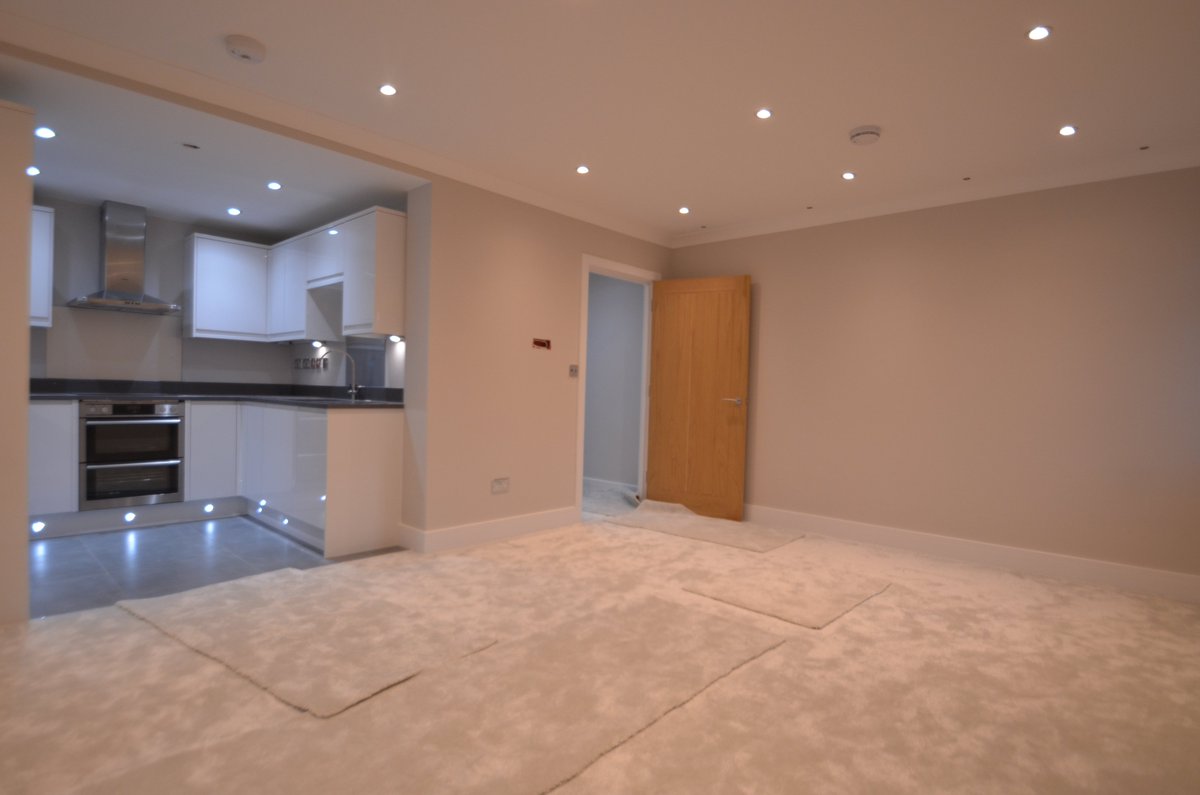 HuntersEaling's tweet photo. NEW INSTRUCTION ALERT
STUNNING TWO BED TWO BATH APARTMENT FOR SALE IN FARNHAM COMMON
https://t.co/gagbC7cocF
#hunters #sales #Farnham #apartment #property #newlyconverted #SL2 #flat https://t.co/MKgX1utqvz