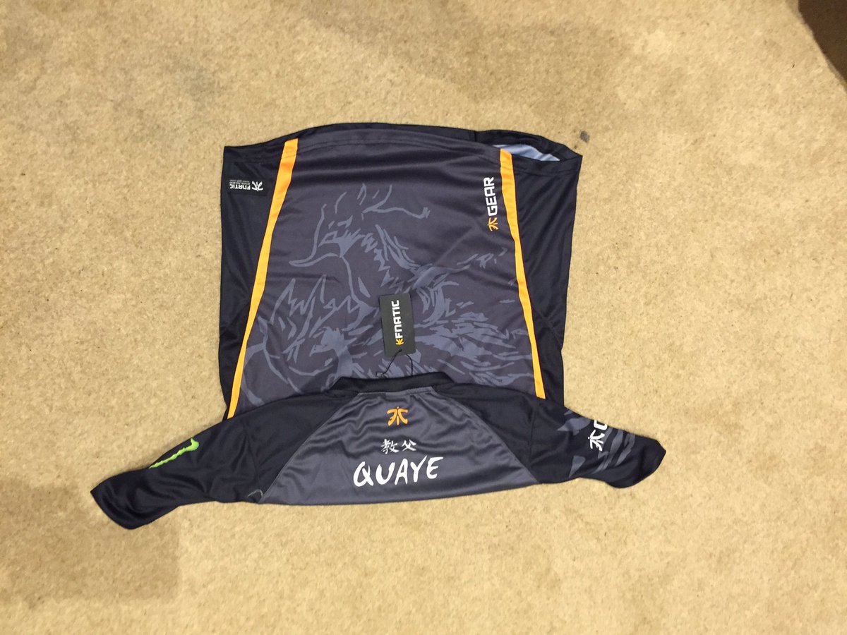 quayelol's tweet photo. Crazy off seasons Black Friday GIVEAWAY bonanza. 

My spare Worlds Edition jersey. RT, like and follow. 

Will choose winner on Friday! https://t.co/xHZpuGhNzh
