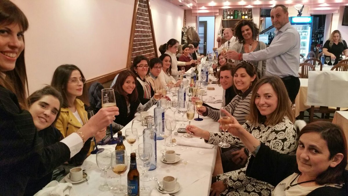 GalegaES's tweet photo. Onte conmemoramos o 10º aniversario de #Integratex, desfrutando dun apetitoso xantar. A que esperades para visitar as tendas outlet #MassimoDutty e #Tempe en Allariz, e #Pull&Bear en Ferrol? 😃😉 @COGAMI_Galicia @Cegasal_CEEIS https://t.co/kaeu3gDebC