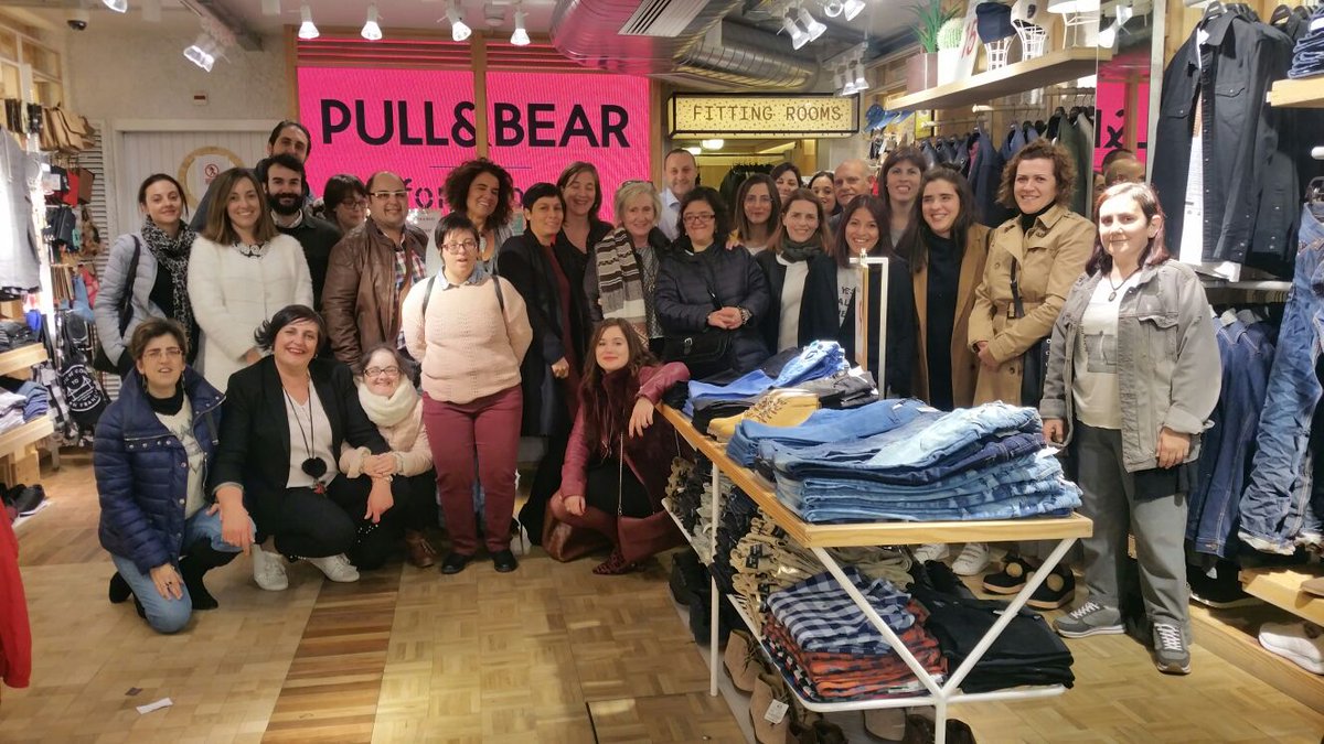 GalegaES's tweet photo. Onte conmemoramos o 10º aniversario de #Integratex, desfrutando dun apetitoso xantar. A que esperades para visitar as tendas outlet #MassimoDutty e #Tempe en Allariz, e #Pull&Bear en Ferrol? 😃😉 @COGAMI_Galicia @Cegasal_CEEIS https://t.co/kaeu3gDebC