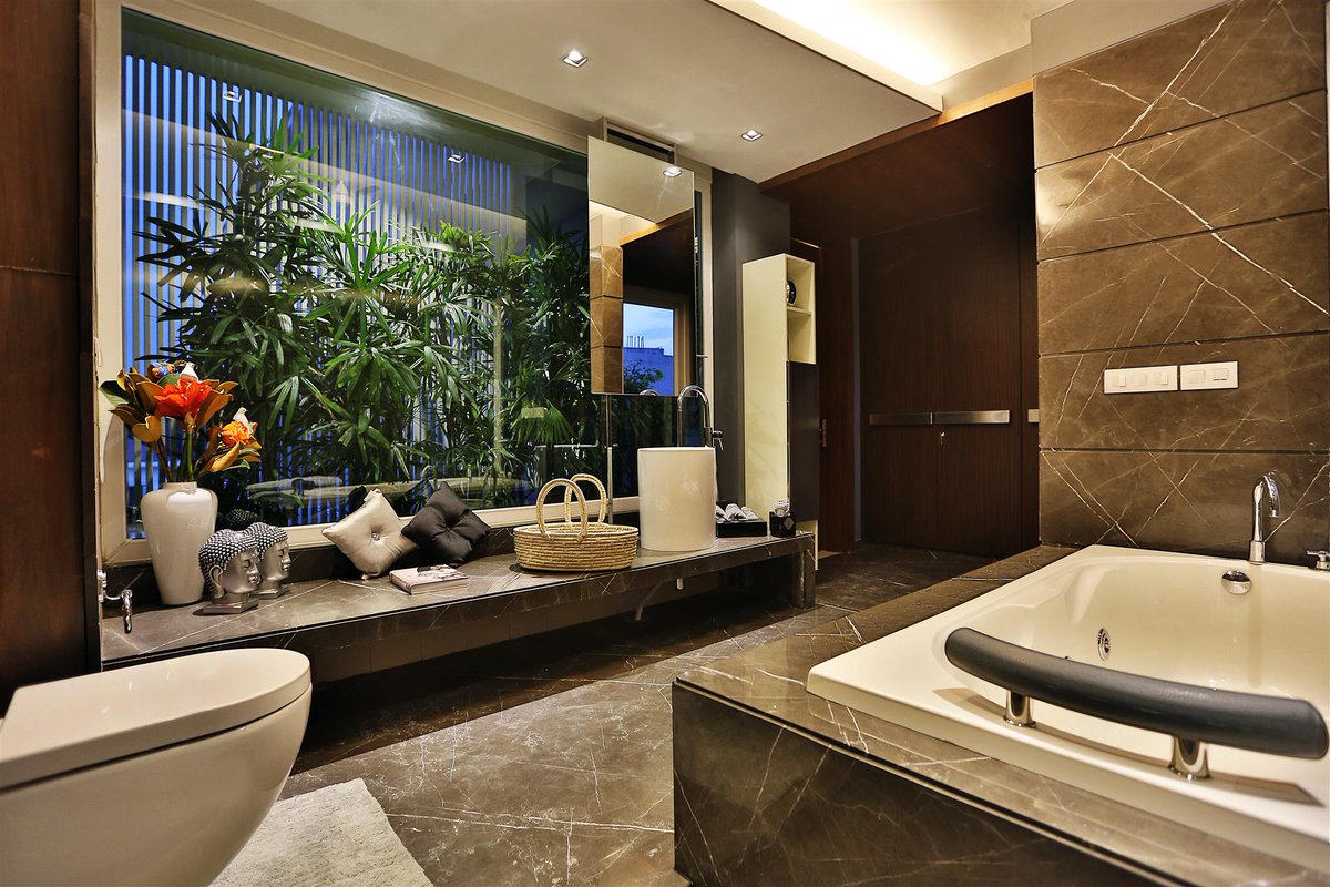 DesignBidstweet's tweet photo. An impressive #bathroom #decor by VirtusSpaces, https://t.co/vyz7x0AYr1, in one of the finest localities of Delhi, Vasant Vihar. #interior #interiors #interiordesign #HomeDecor #homedesign https://t.co/QhOOtuH4Vn