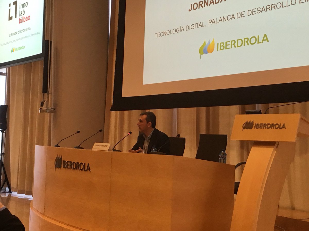 Nagodelos's tweet photo. "Los profesionales del pasado no van a poder responder a los retos de la actualidad, ni del futuro". Lo advierte, Agustín Zubillaga (investigador de @orkestra) en #ILB17

#innovación #TransformaciónDigital #EconomíaDigital https://t.co/ocHie5OPaT