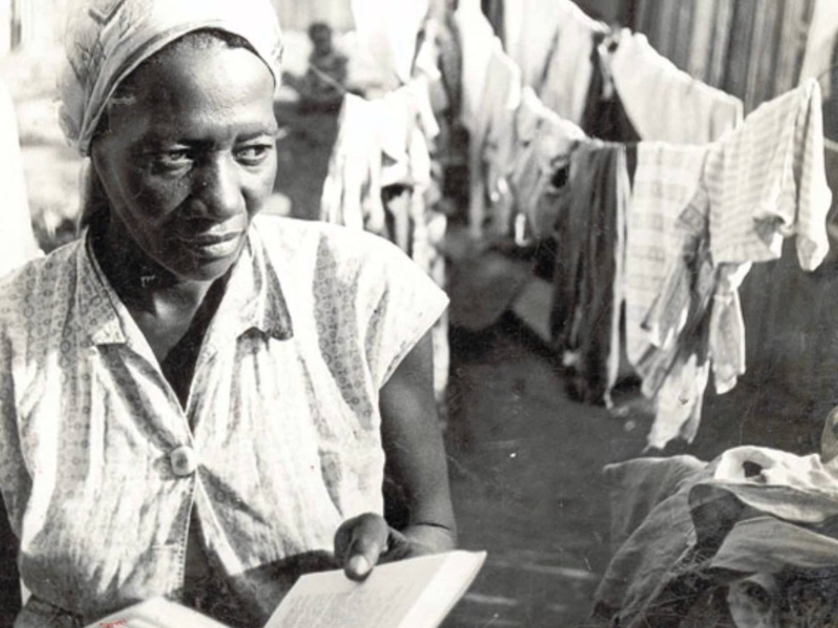 quartodedespejo's tweet photo. Carolina Maria de Jesus foi uma escritora brasileira, conhecida por seu livro Quarto de Despejo: Diário de uma Favelada publicado em 1960. Carolina de Jesus é considerada uma das primeiras e mais importantes escritoras negras do Brasil. https://t.co/2O5fhJEVHR