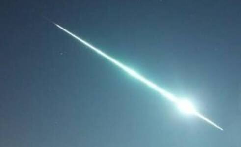 ガチでやばい！！ 流れ星見たけど青色とオレンジ色混ざってて星の20倍