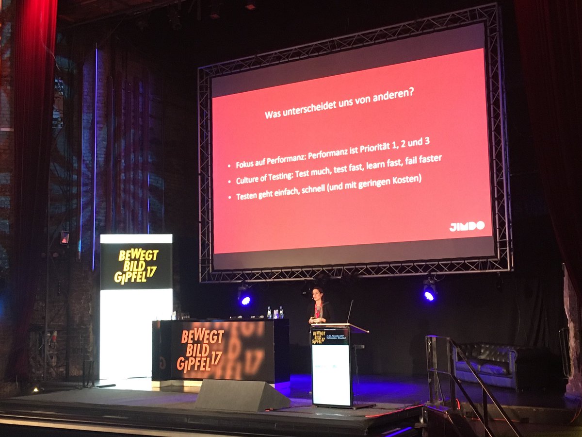Horizont's tweet photo. .@HillSoMe von @jimdo: „Wir haben drei Ziele: Performanz, Performanz und Performanz.“ #BBG17 https://t.co/Fg8JfKv5oG