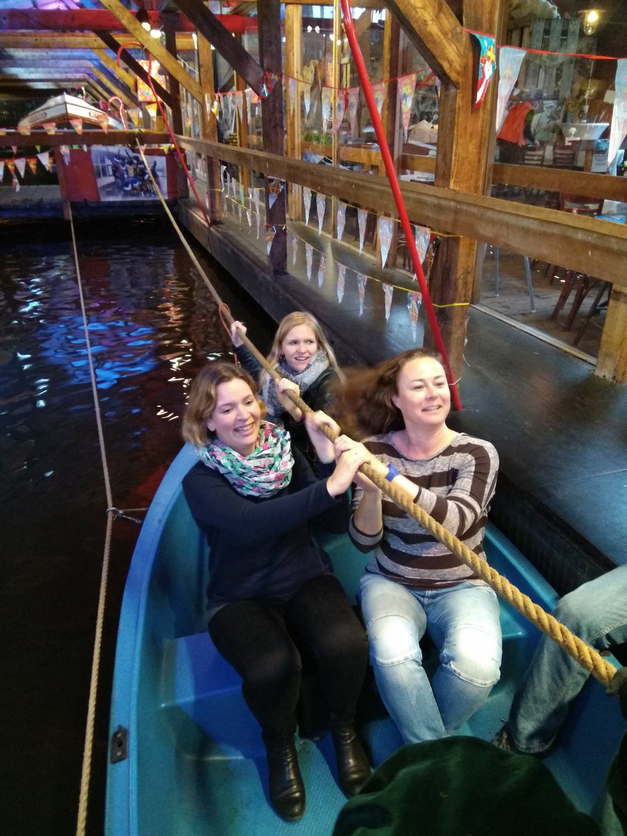 AnneKoppelmans's tweet image. Was was het weer leuk in het pietenpakhuis! Met #unitc van @campuscolumbus bij de #broekerveiling