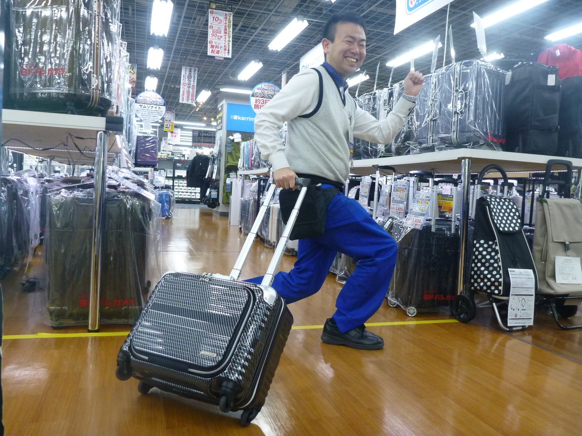 ヨドバシカメラ 札幌店 つかいやすさバツグン デザインも良し 高性能 スーツケース 前ポケットを立てたままでも開けられ 11 5インチまでのノートパソコンが収納可能 横にしなくても開けられ 出張が多いサラリーマンにはうれしい機能が満載です